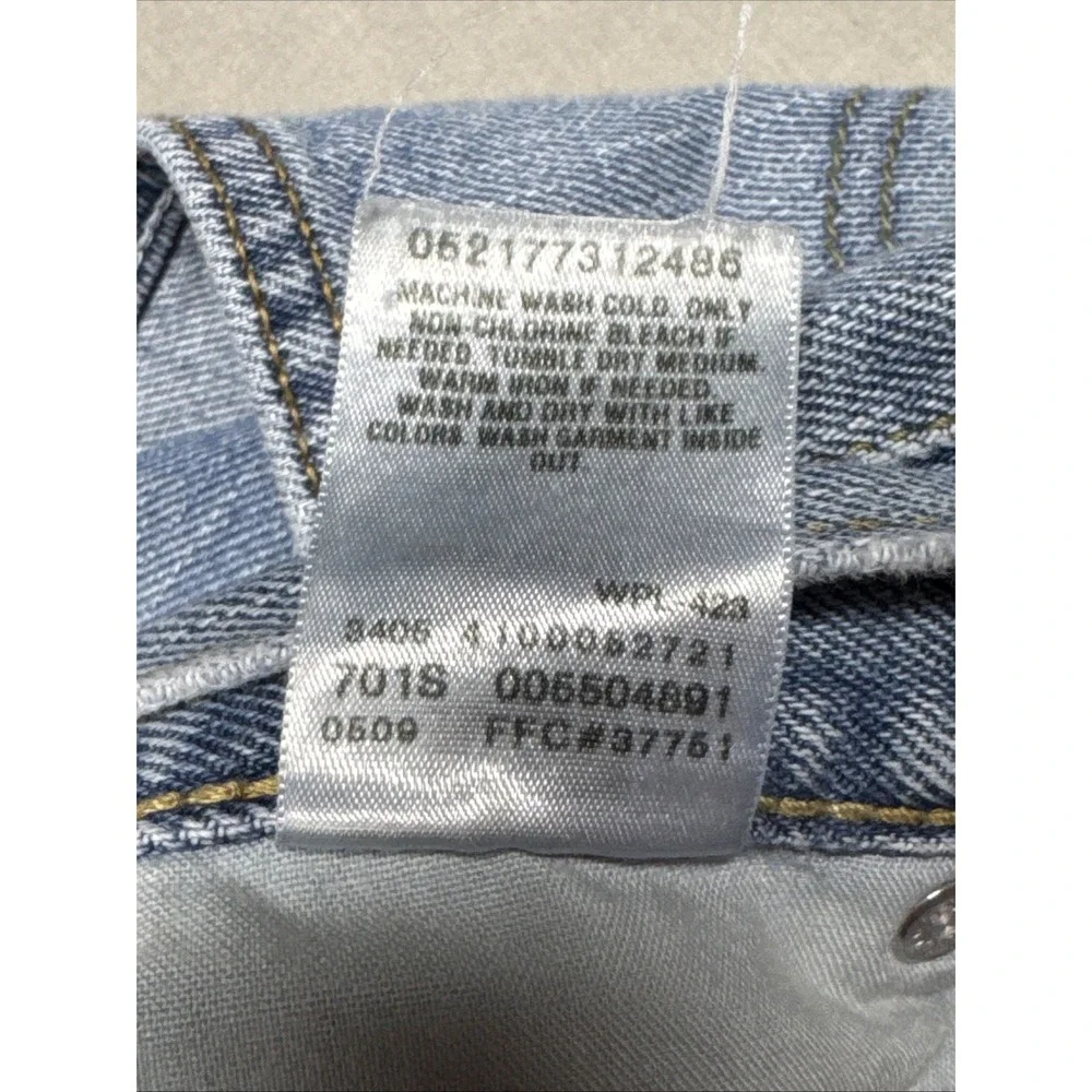 Vintage Y2K Levi's 550 Relaxed Fit Light Wash 36x32 Denim Jeans